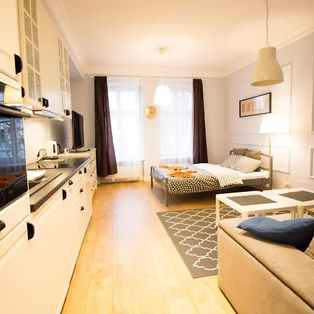 Happyestate -ul Laciarska 31 *