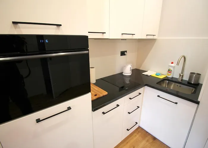 Happyestate -ul Laciarska 31 *